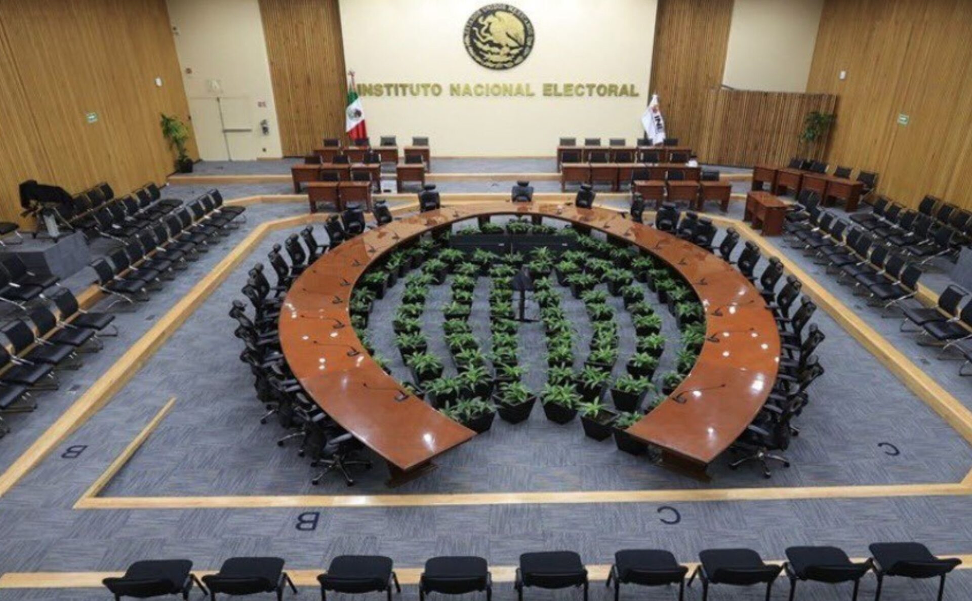 INE descarta crisis o riesgo para elecciones 2024 ante falta de personal
