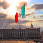 Bandera se izará en el Zócalo durante 'Marea Rosa': AMLO