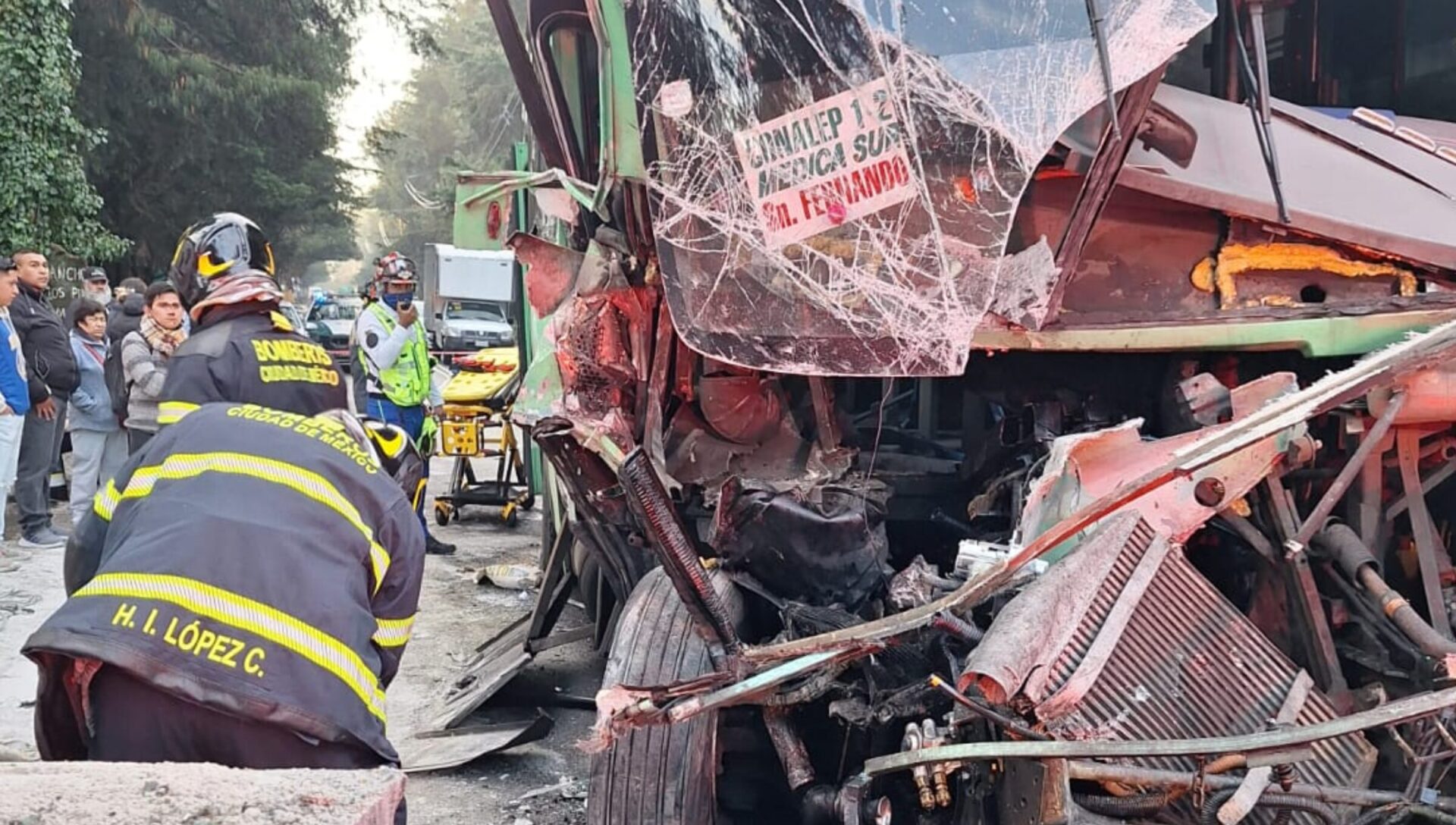 Fuerte choque de camión deja 20 heridos en carretera Picacho-Ajusco