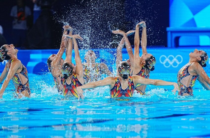 Equipo mexicano de natación artística presenta impresionante rutina en honor a las mariposas monarca