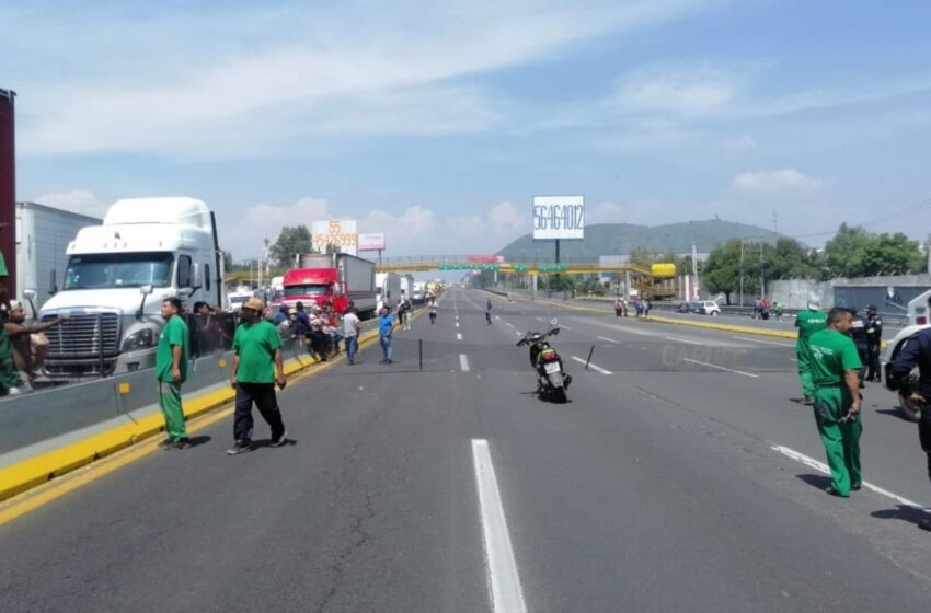 Continúa el bloqueo en la autopista México-Puebla