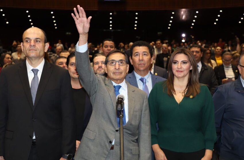 Rogelio Ramírez de la O rinde protesta como secretario de Hacienda