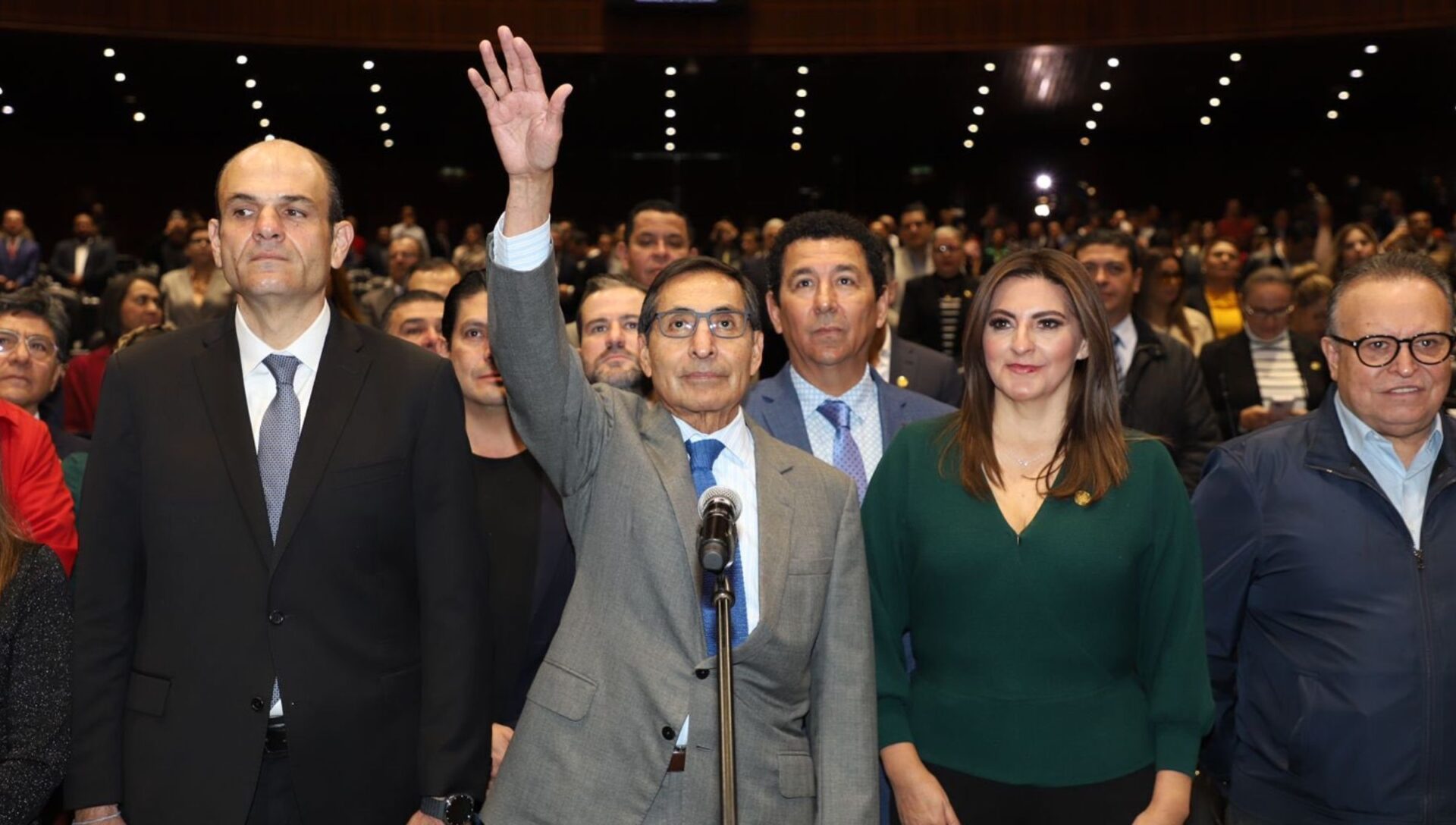 Rogelio Ramírez de la O rinde protesta como secretario de Hacienda