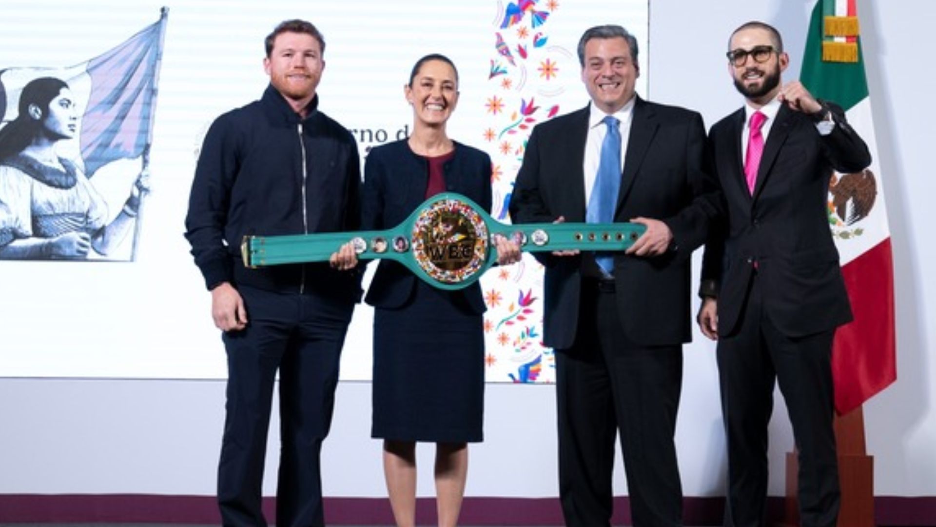 ‘Canelo’ Álvarez anuncia con Claudia Sheinbaum clase de box masiva