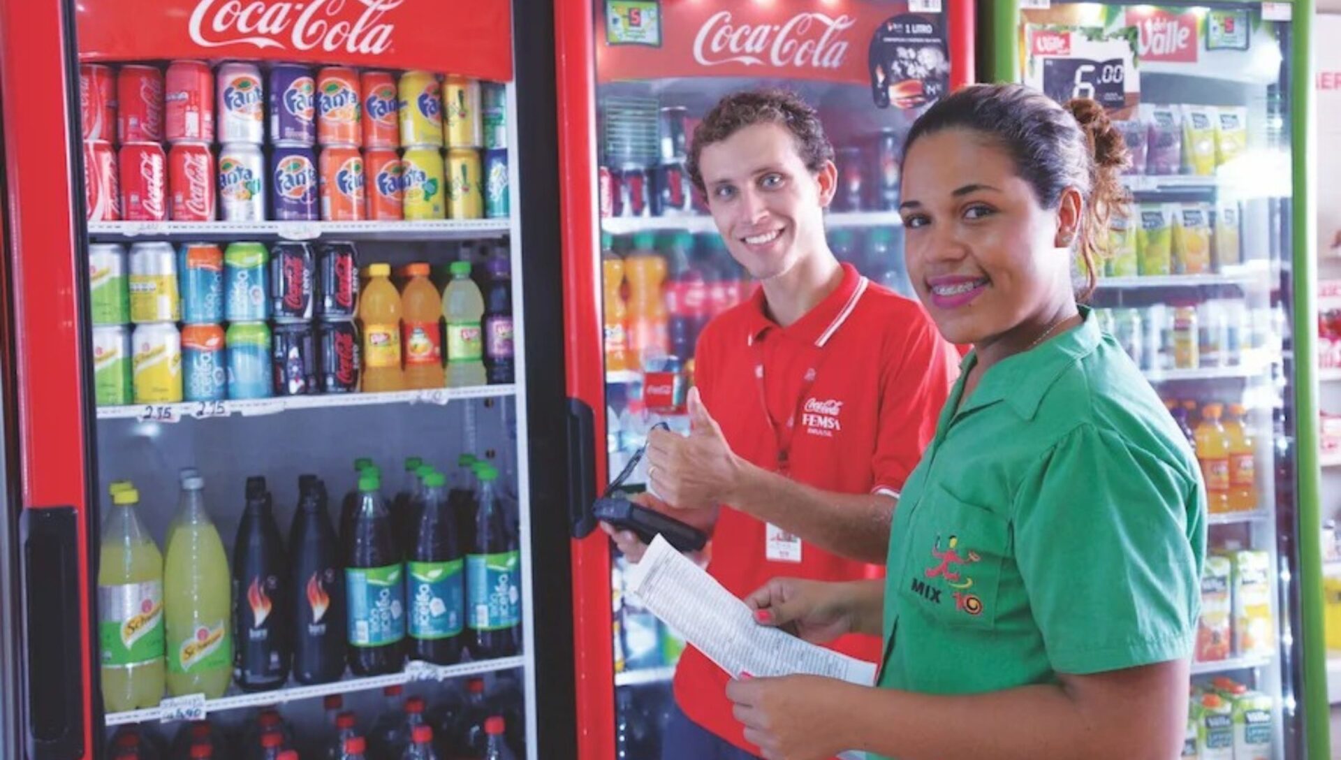 Coca Cola ofrece empleos con sueldos de hasta 18 mil pesos más bonos
