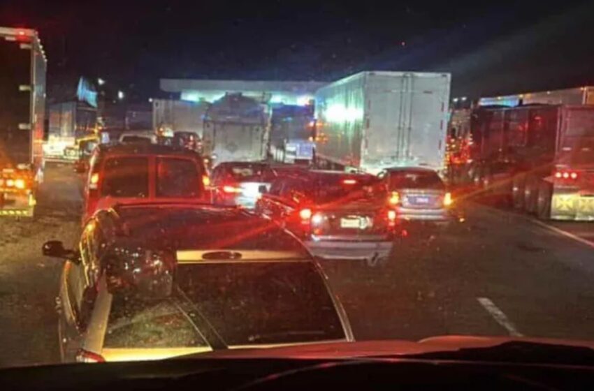 Transportistas bloquean la autopista México-Pachuca; también la México-Querétaro 