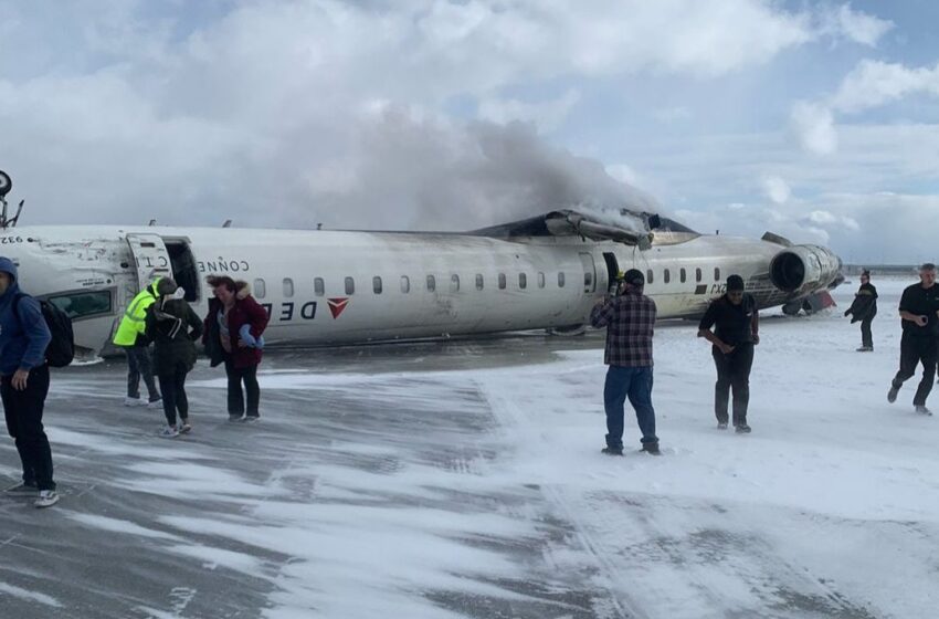 Avión de Delta Airlines vuelca al aterrizar en Toronto; reportan ocho heridos