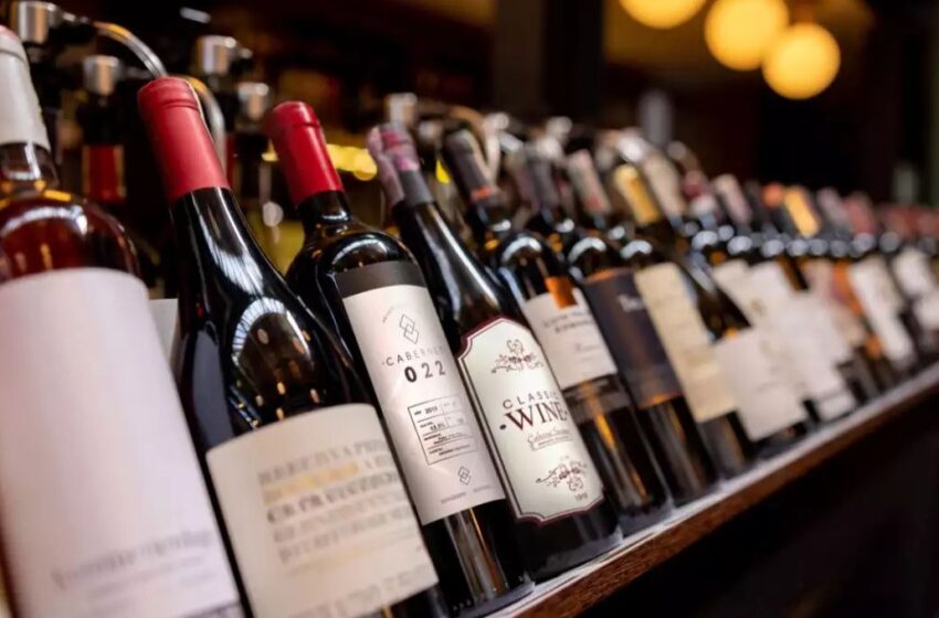 Trump amenaza con aranceles del 200% a vinos y licores de la UE