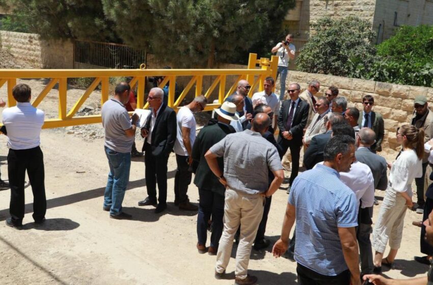 Militares israelíes hacen disparos de advertencia contra diplomáticos de 21 países en Cisjordania