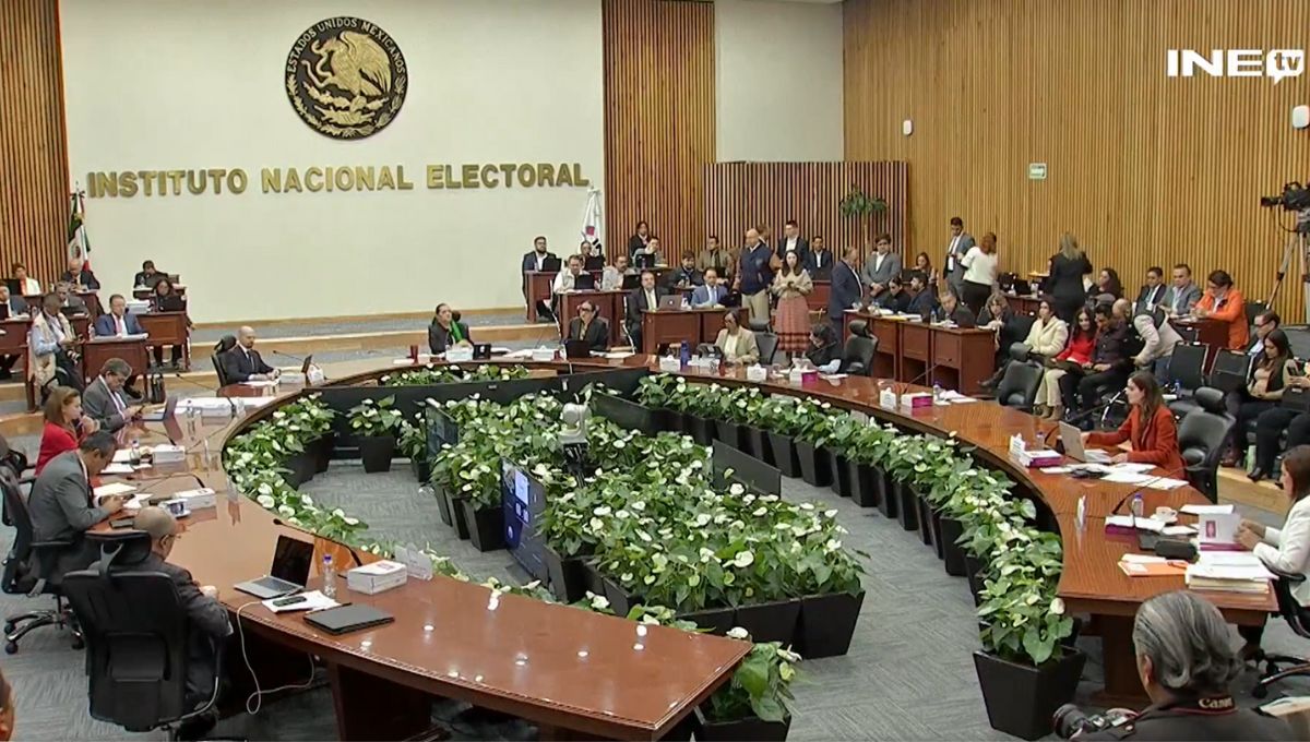 INE multa a partidos políticos por adeudos fiscales