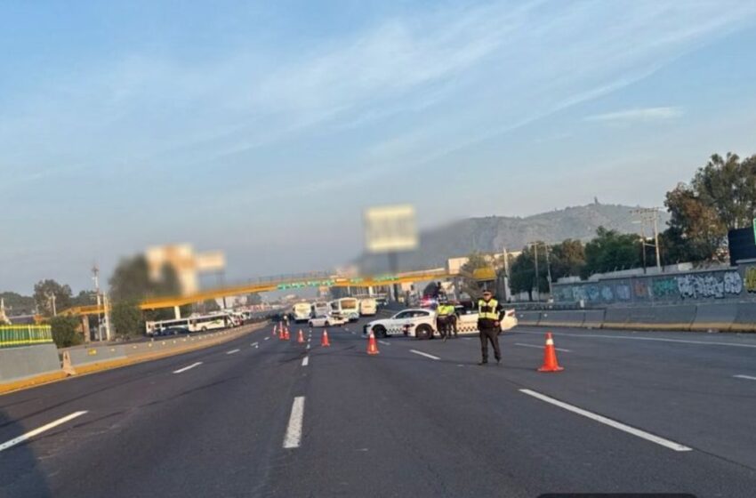 Transportistas bloquean la autopista México-Puebla 