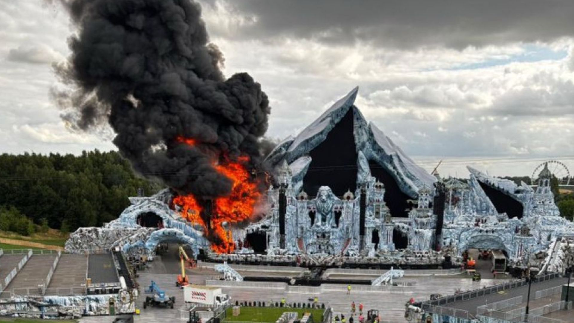 Se incendia el escenario principal del festival “Tomorrowland”