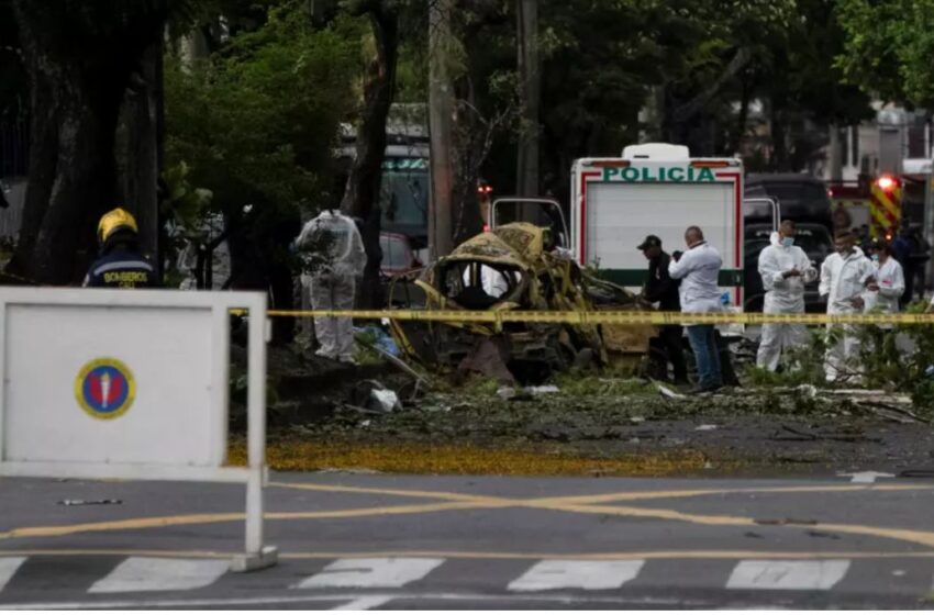Atentados en Colombia dejan 18 muertos tras explosión y ataque a helicóptero