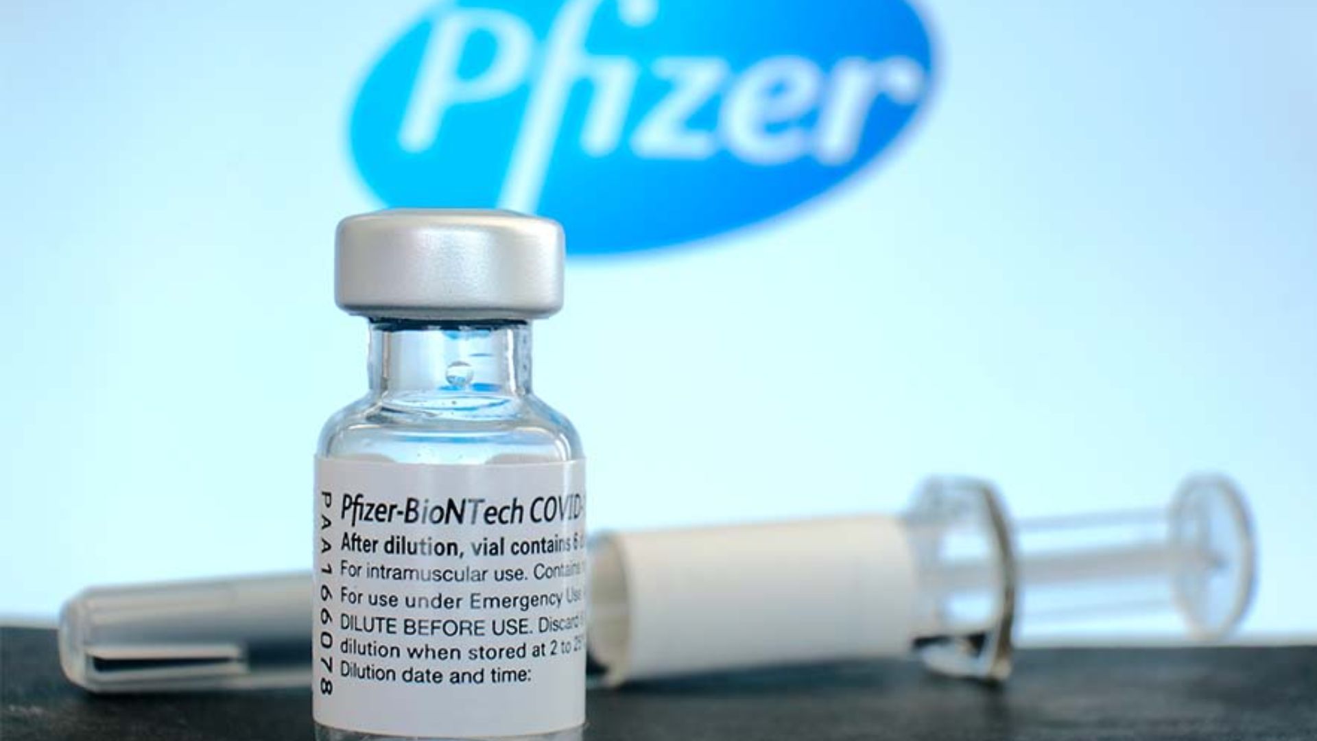 Cofepris aprueba vacuna actualizada de Pfizer contra COVID-19