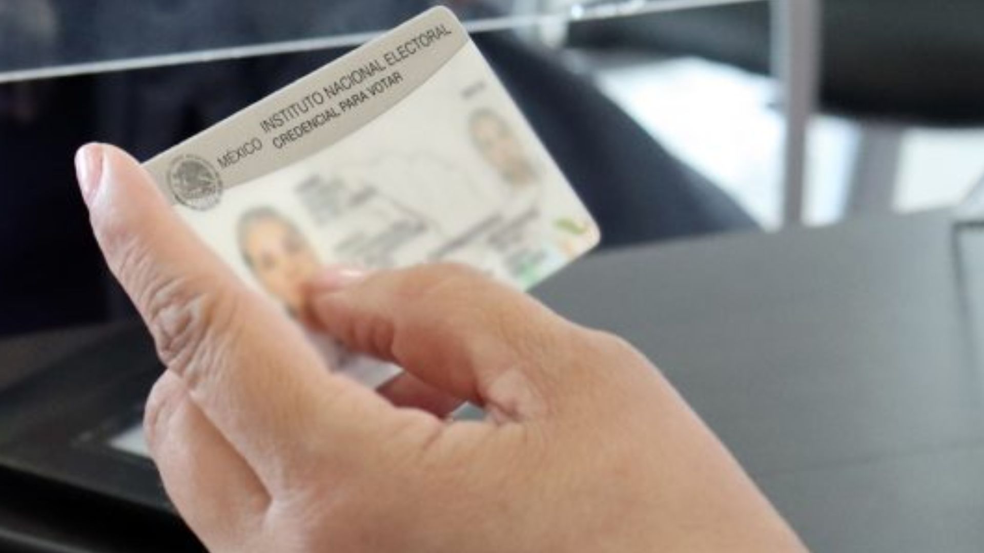 INE aprueba modificación en el modelo de la credencial para votar; estas serán las características