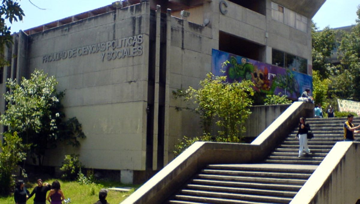 Desalojan Facultad de Ciencias Políticas y Sociales de la UNAM por amenaza de bomba