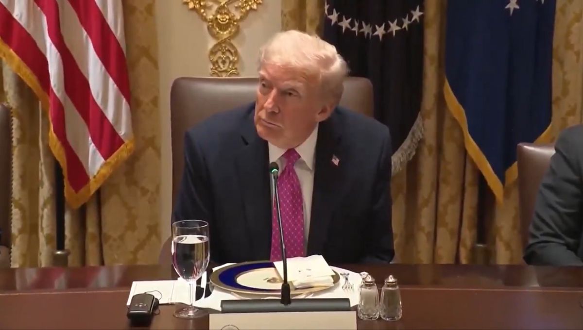 Trump confirma ataque a submarino que «transportaba drogas» en el Caribe