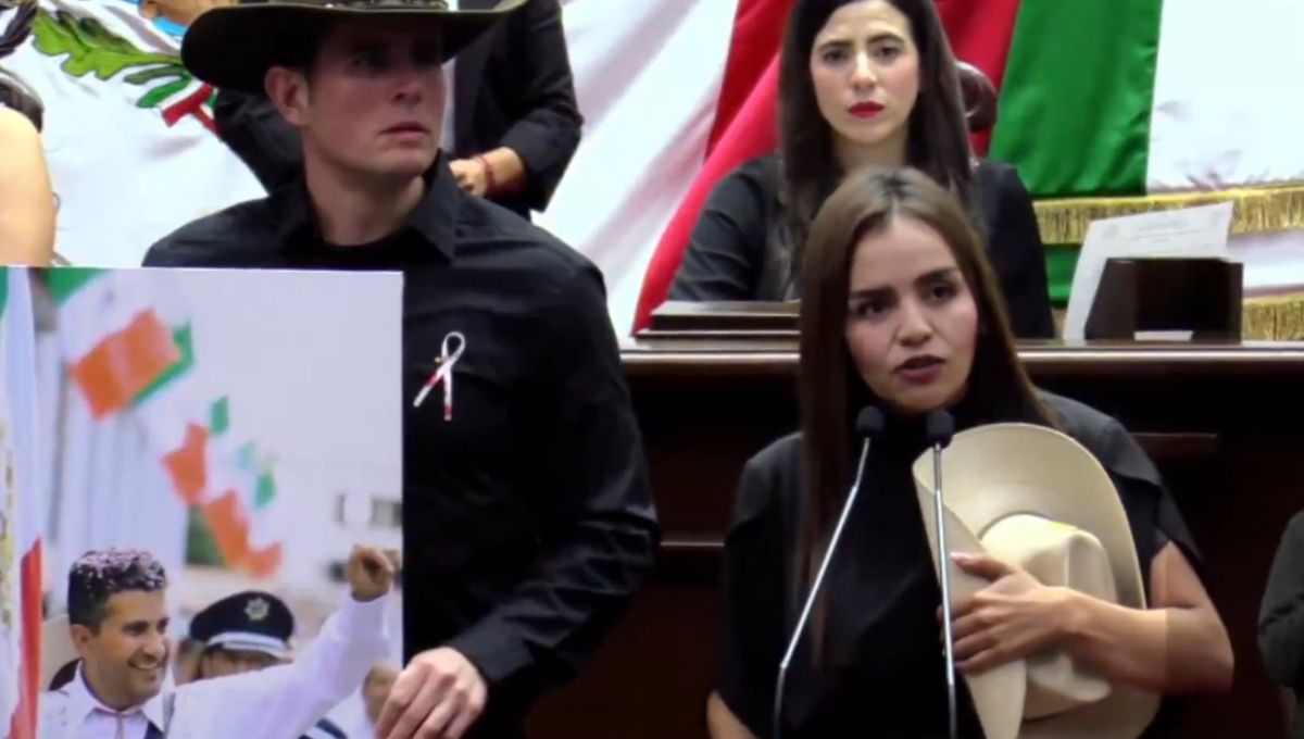 Grecia Quiroz, viuda de Carlos Manzo, rinde protesta como alcaldesa de Uruapan