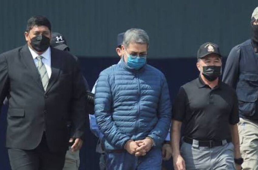 Juan Orlando Hernández, expresidente de Honduras, condenado por narcotráfico, sale de prisión, tras indulto de Trump