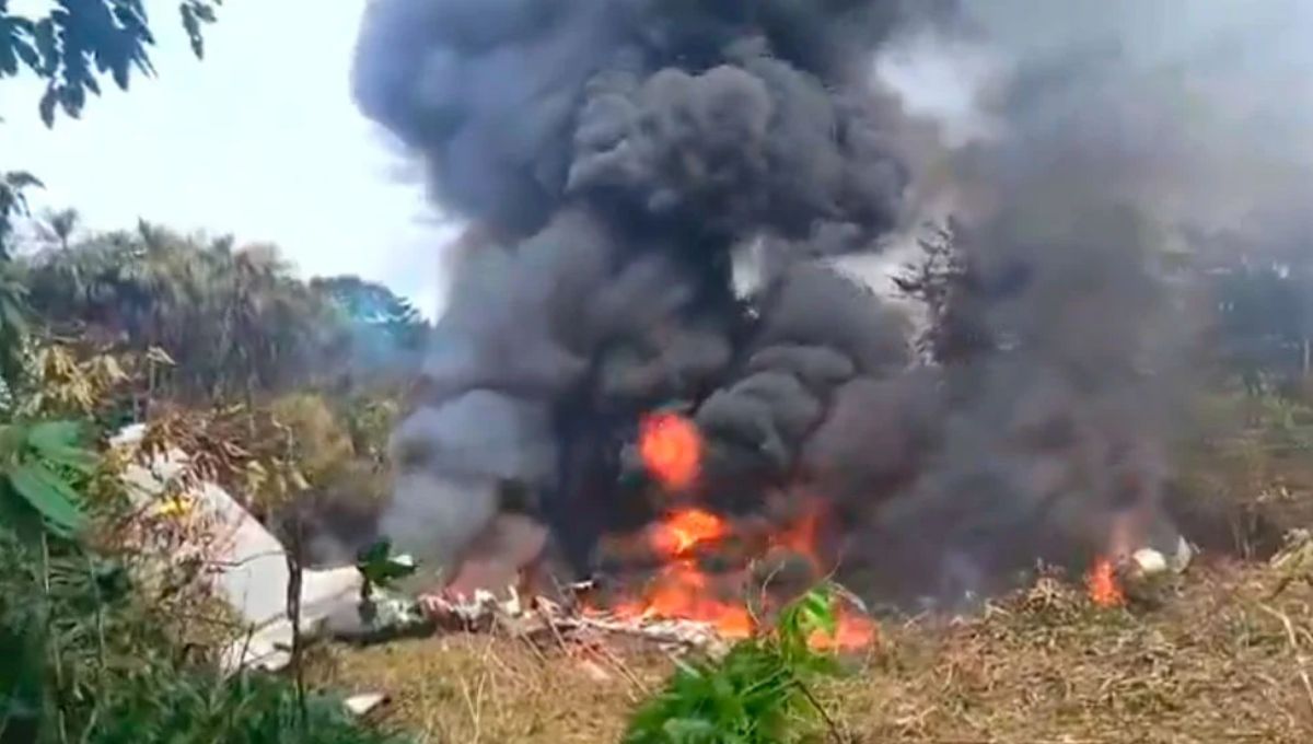 Suman 8 muertos por accidente de avión militar en Colombia