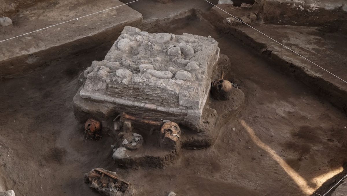 INAH descubre altar tolteca en obras del tren México-Querétaro 