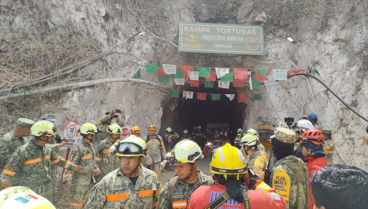 Rescatan con vida a segundo trabajador atrapado en mina Santa Fe