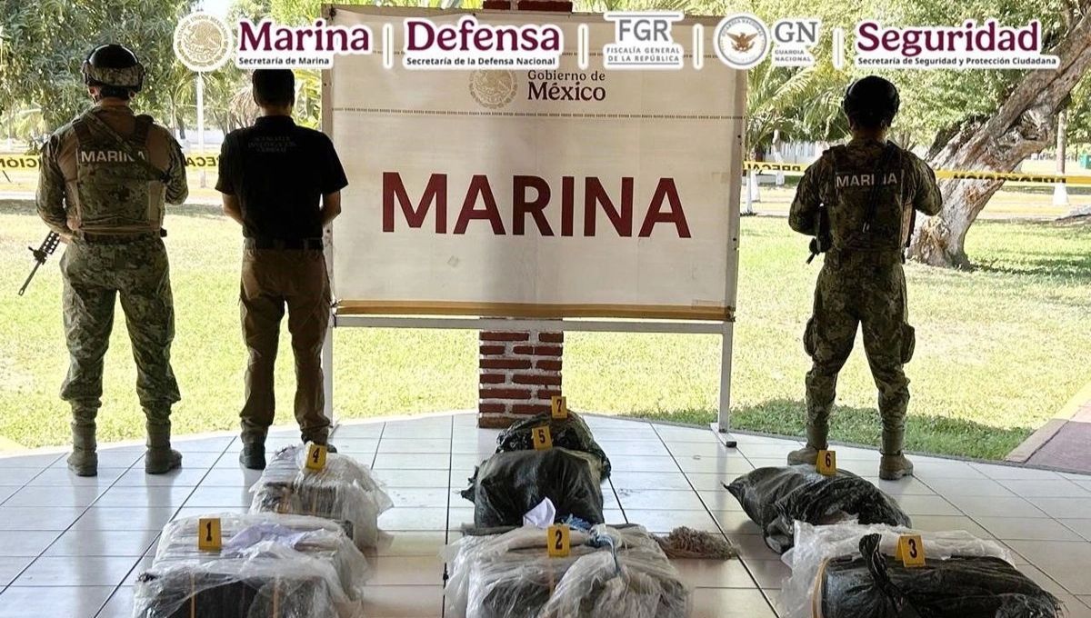 Semar asegura embarcación con 265 kilos de cocaína en Michoacán