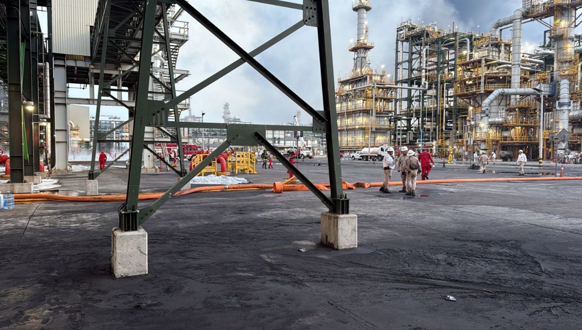 Incendio en refinería Dos Bocas fue totalmente sofocado: Pemex