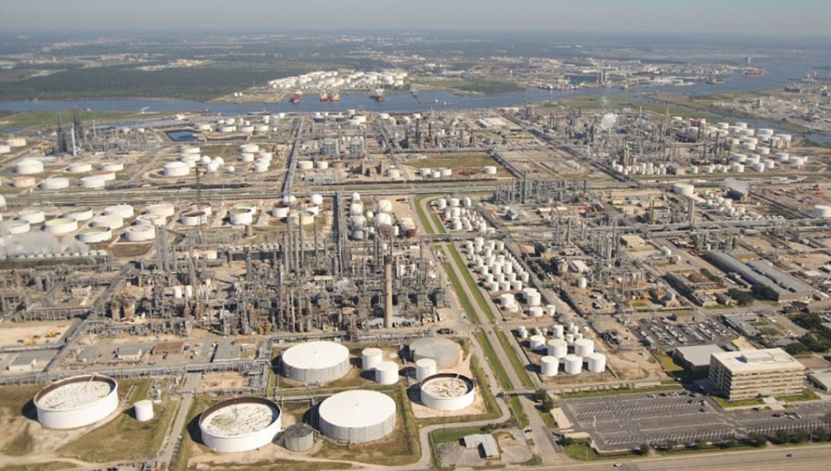 Pemex informa que contuvo derrame de diésel en muelle de refinería Deer Park