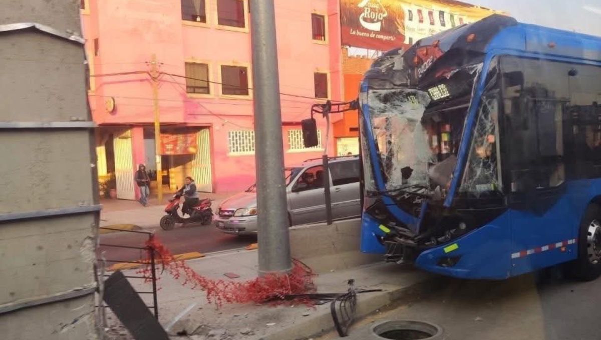 Choque de trolebús rumbo a Chalco deja 20 personas lesionadas