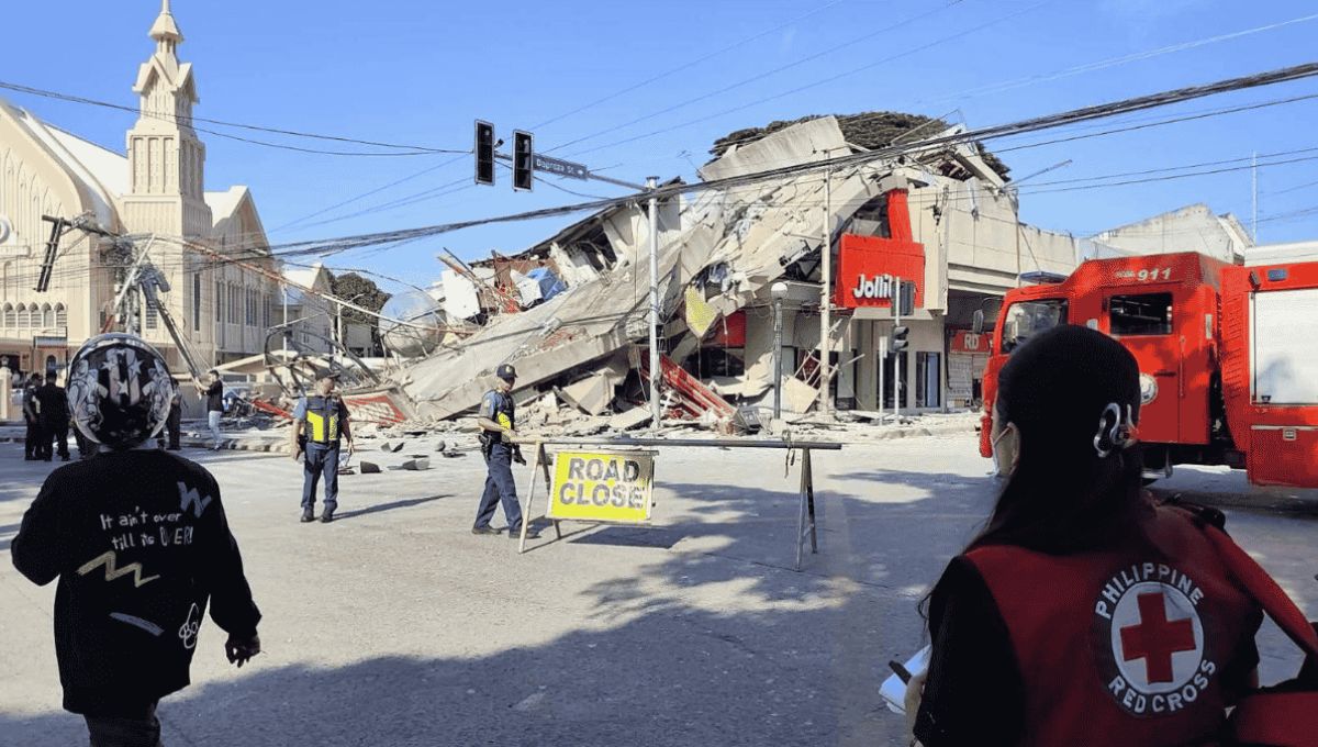 Terremoto de 7.8 sacude Filipinas; aumenta a 35 el número de fallecidos