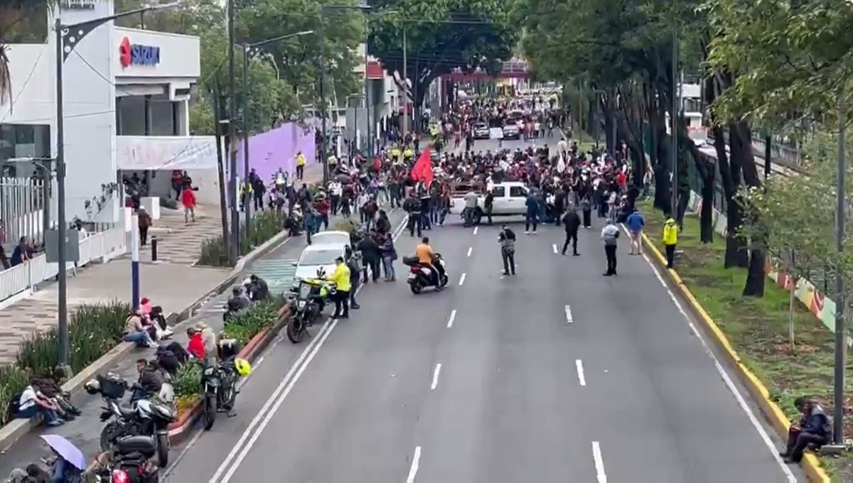 Marcha CNTE sobre Tlalpan rumbo al Estadio Ciudad de México