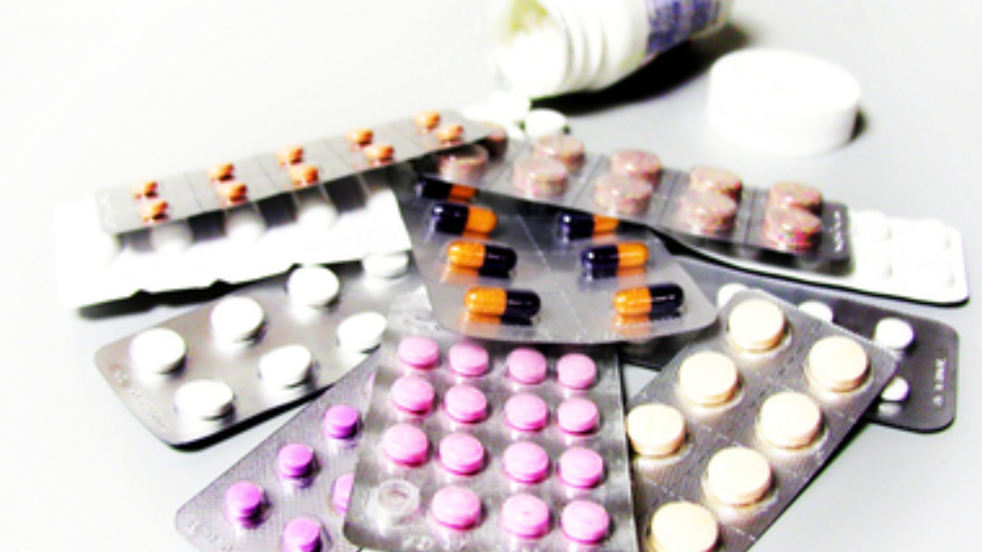 Cofepris alerta por falsificación y comercialización ilegal de cinco medicamentos